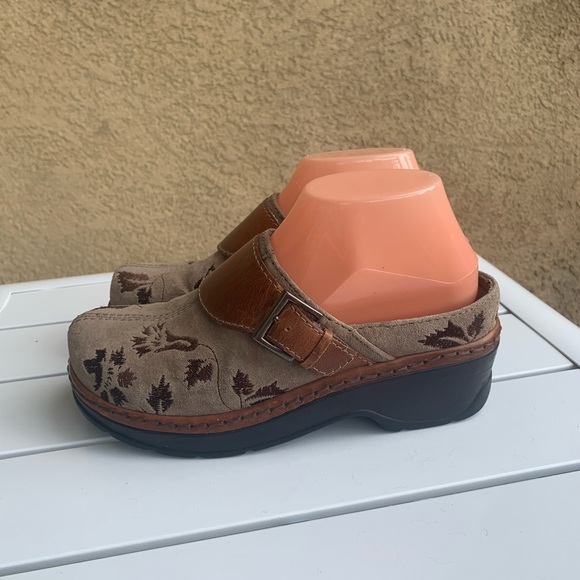 Klogs taupe suede and brown leather embroidered clogs mules size 7.5M - Picture 9 of 15